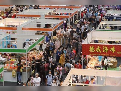 Hong Kong annual shopping festival kicks off to crowds eager to spend