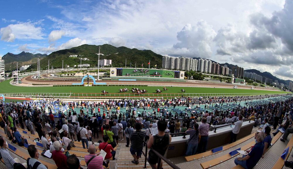 First racing day racks up HK$1.4 billion