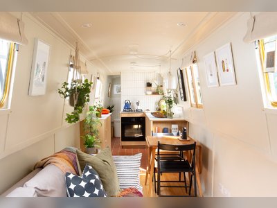 An Adorable Houseboat Named Olive Is Looking for a New Owner in London
