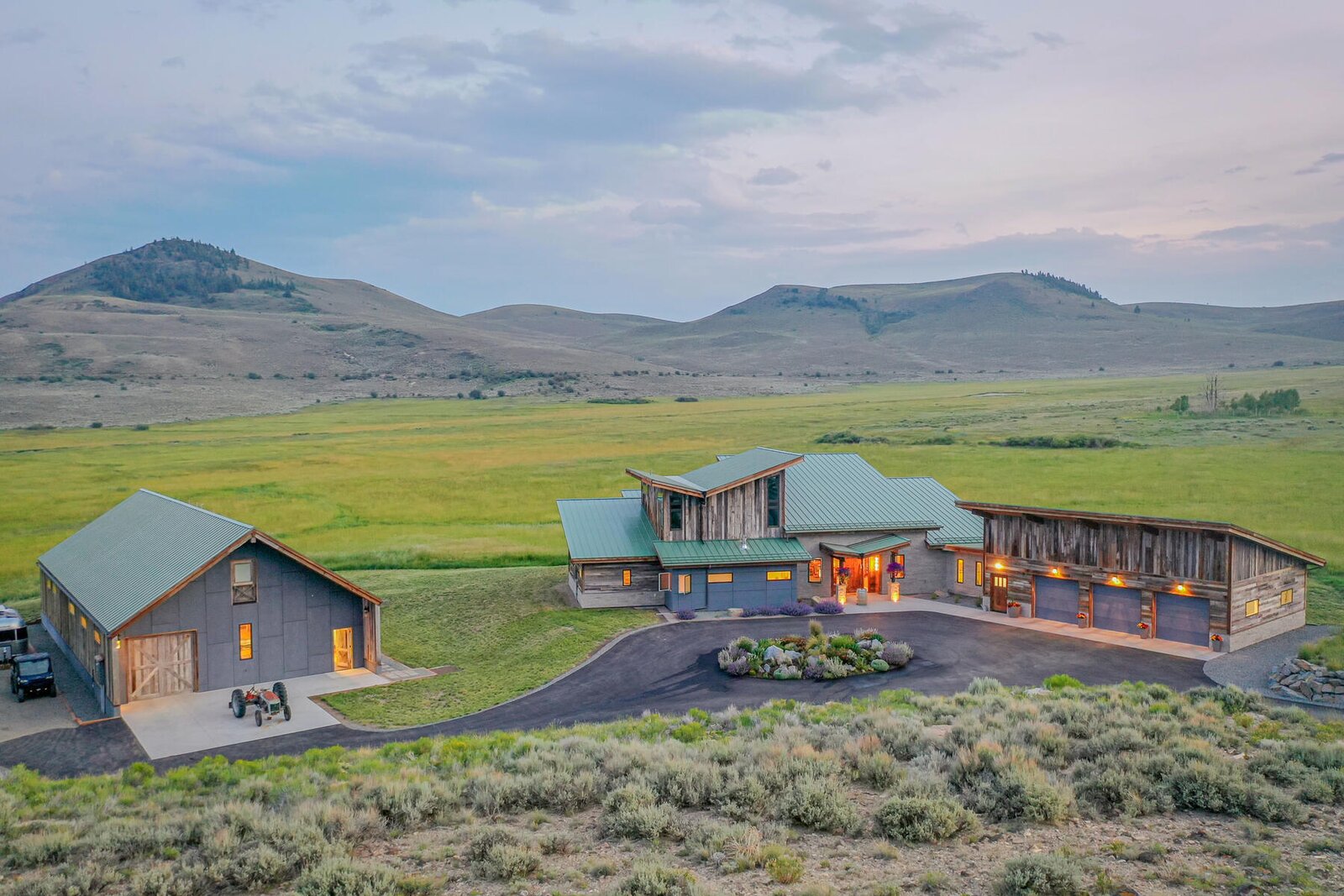 A Rustic-Style Contemporary Home on 35 Acres of Meadow in Colorado