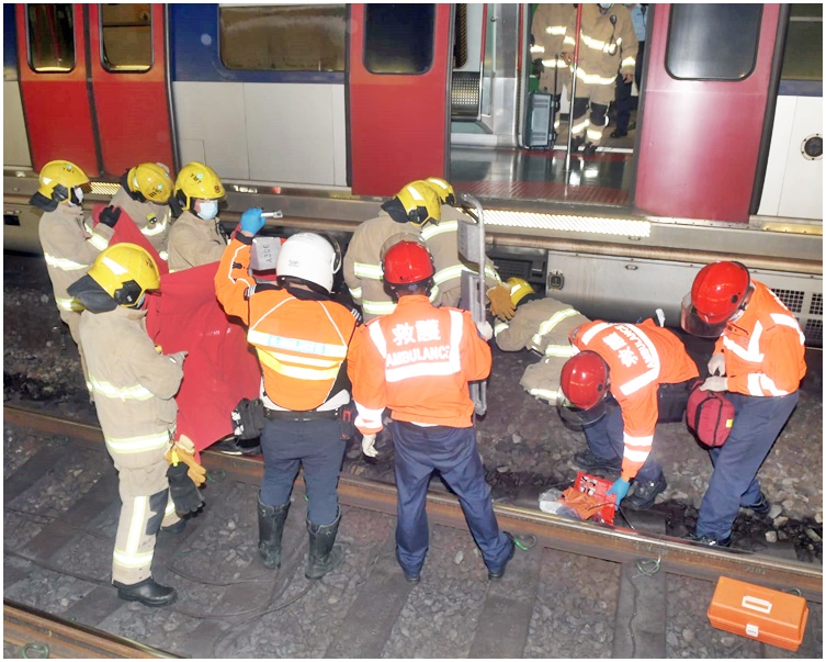 Man dies after falling onto tracks at Mong Kok East Station