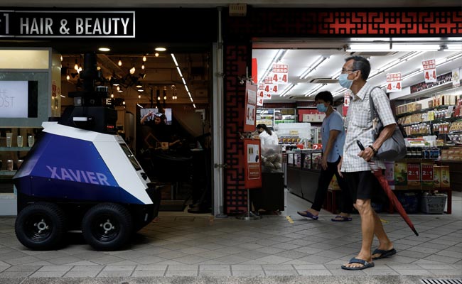 Robots To Patrol Singapore Streets To Detect Bad Social Behaviour
