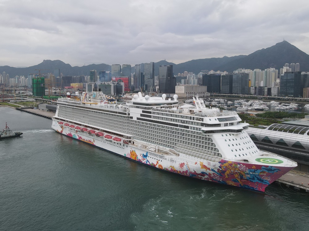 Over 20,000 join "Cruise-to-nowhere" in Hong Kong