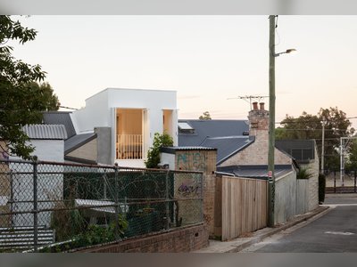 A Luminous Micro-Home Peeks Above the Rooftops in Sydney