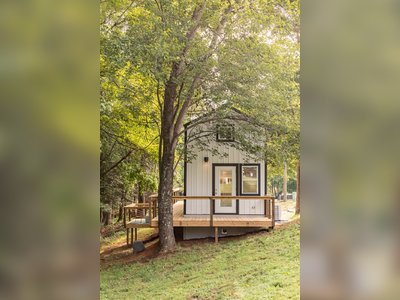 This South Carolina Company Offers Tiny Cottages With Off-Grid Capabilities