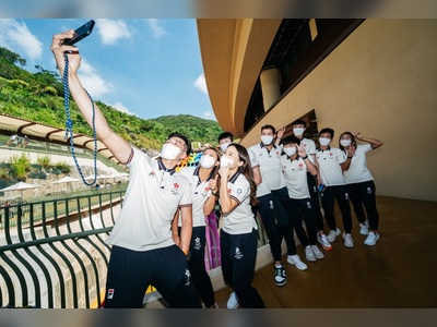 Edgar Cheung and athletes gets lifelong free admission to Water World