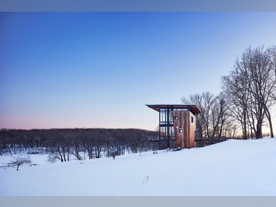 An Enchanting Cabin of Wood, Glass, and Steel Entices Visitors to Rural Wisconsin