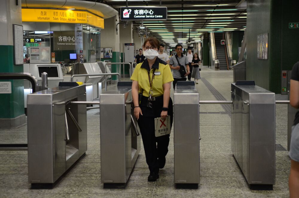 Man pleads guilty after stabbing MTR staff with syringe