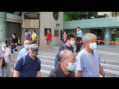 (Video) Kwun Tong residents evacuated in bomb hoax case