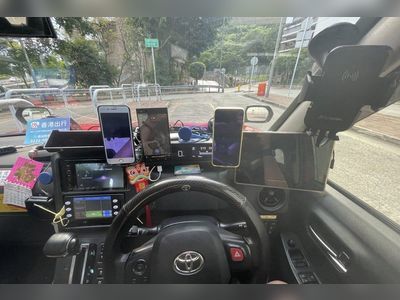 Why a Hong Kong taxi driver needs 5 dashboard smartphones