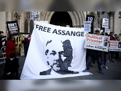 Guardian accused of sitting on bombshell story about Assange