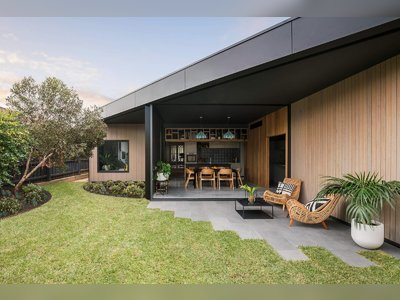 An Angled Expansion Gives a Bungalow in Melbourne an Open-Air Slant