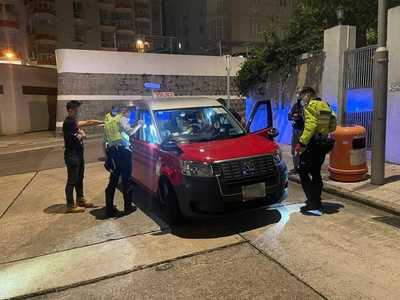Police arrest four cab drivers in crackdown