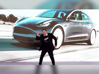 Elon Musk Sells $1.1Bln in Tesla Stock to Cover Tax Obligations