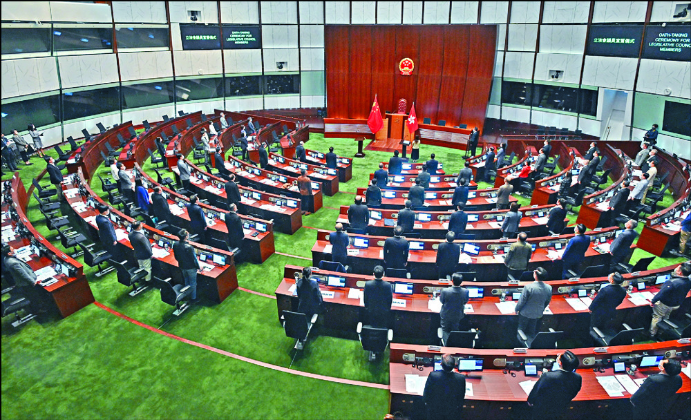 Lawmakers prepare for oaths as Leung tipped to keep top post