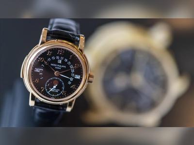 Switzerland - Chinese investors pick luxury watches over houses