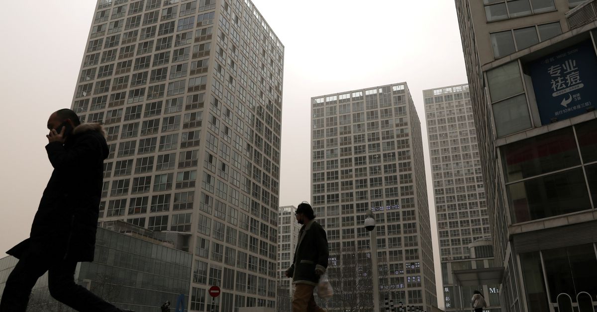 China's economy poised to grow around 5.5%, cabinet adviser says
