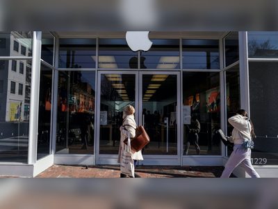 Apple smashes earnings estimates with record sales