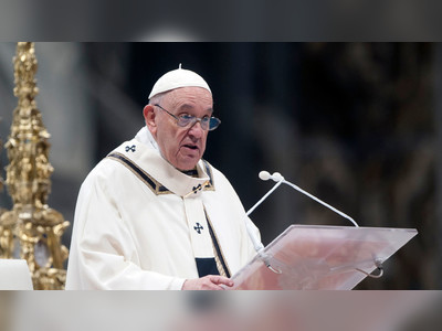 Pope Francis praises nun who ran LGBT ministry