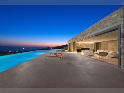A Luxurious Dream Home Overlooking the Sea in Mykonos