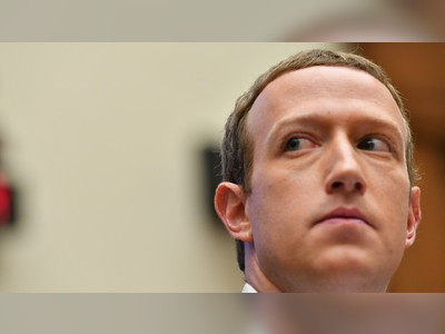 Zuckerberg’s Facebook empire collapsing