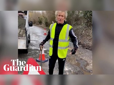 ‘My Ferrari can’t go through’: Rod Stewart fills potholes outside his Essex estate