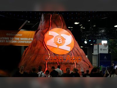 'Cash is literally useless' - Dollars and pounds attacked at crypto conference as inflation spikes