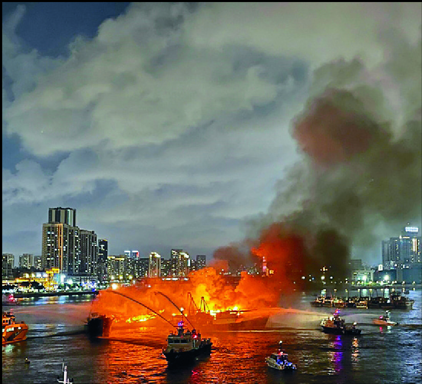 Six boats caught in overnight blaze