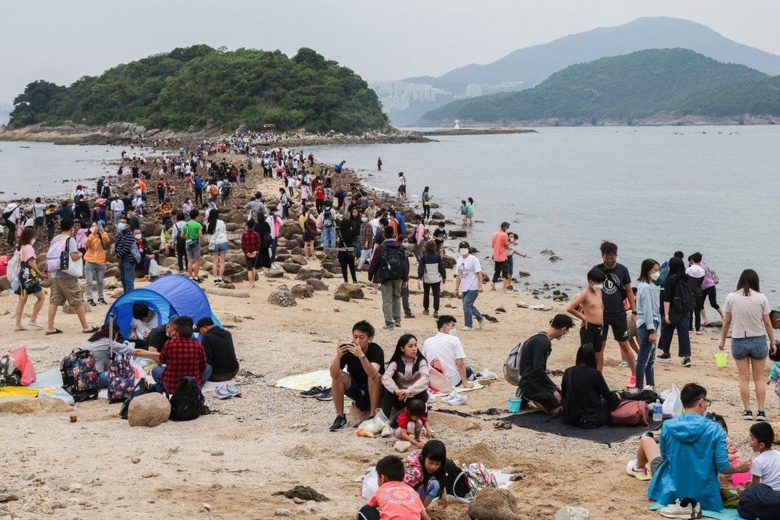 Thousands of Hongkongers flock to outlying islands on final day of Easter break