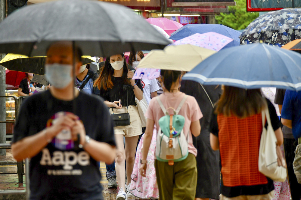 One in four citizens support bans on umbrella bags