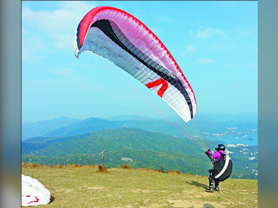 Paragliders' field day in Sai Kung attracts farmer's ire