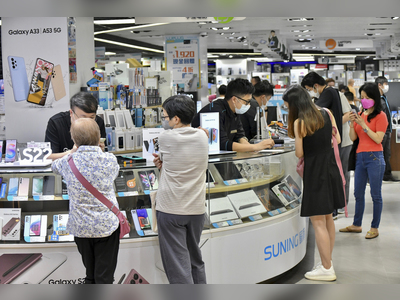Citizens more cautious with their cash, spending less on shopping and dining: study