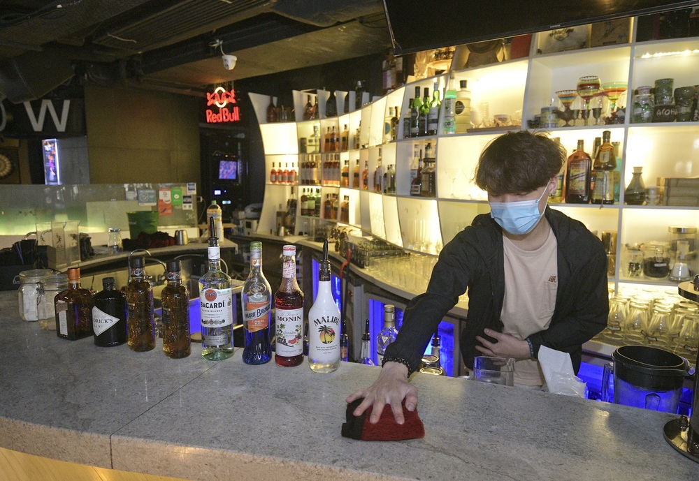 No high hopes for bars despite 'revenge' consumption brought by reopening