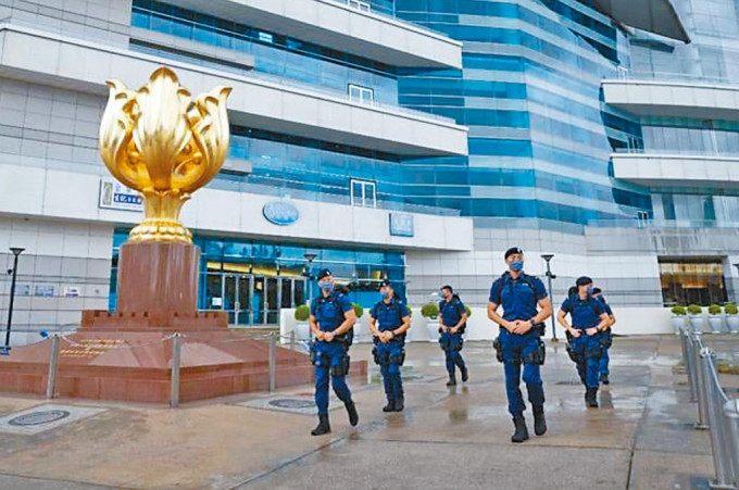 Heavy police patrol on Hong Kong Island on CE election day