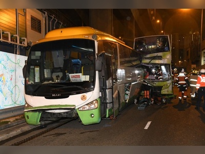 Bus driver dies after being trapped for 1.5 hours after crash