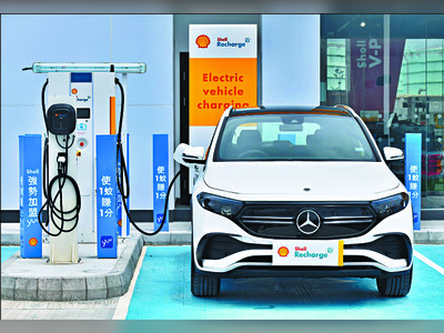 Shell sets pace with new gas-EV station