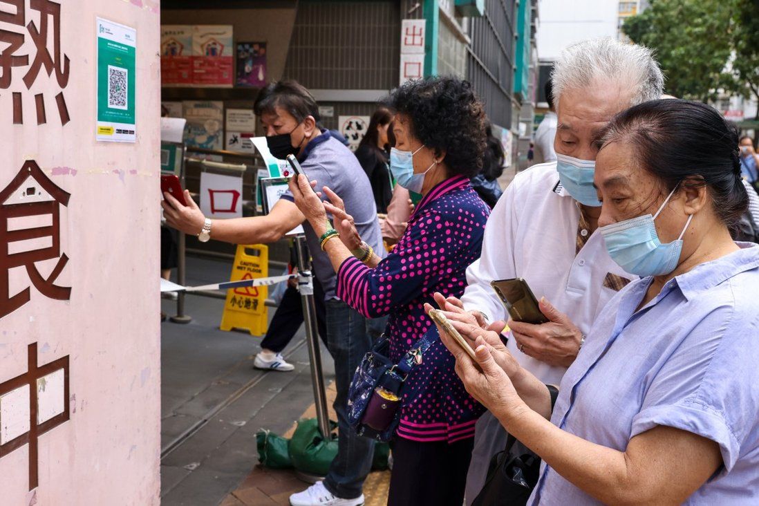 More elderly Hongkongers had access to smartphones in 2021, survey shows