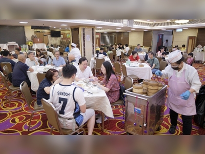 Restaurants fill with citizens celebrating Father's Day despite Covid rebound