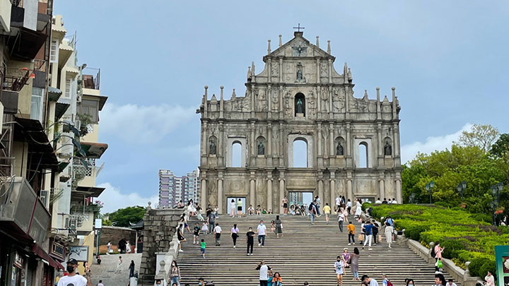 Macau to shut public sectors for two days upon 21 Covid infection