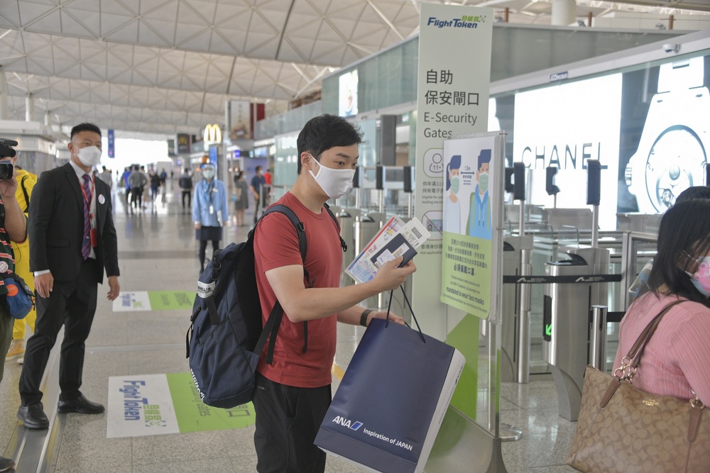 'Homesick' Hongkongers rejoice as first guided tour heads to Japan