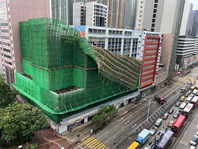 Scaffolding partially collapses in strong wind at Cheung Sha Wan