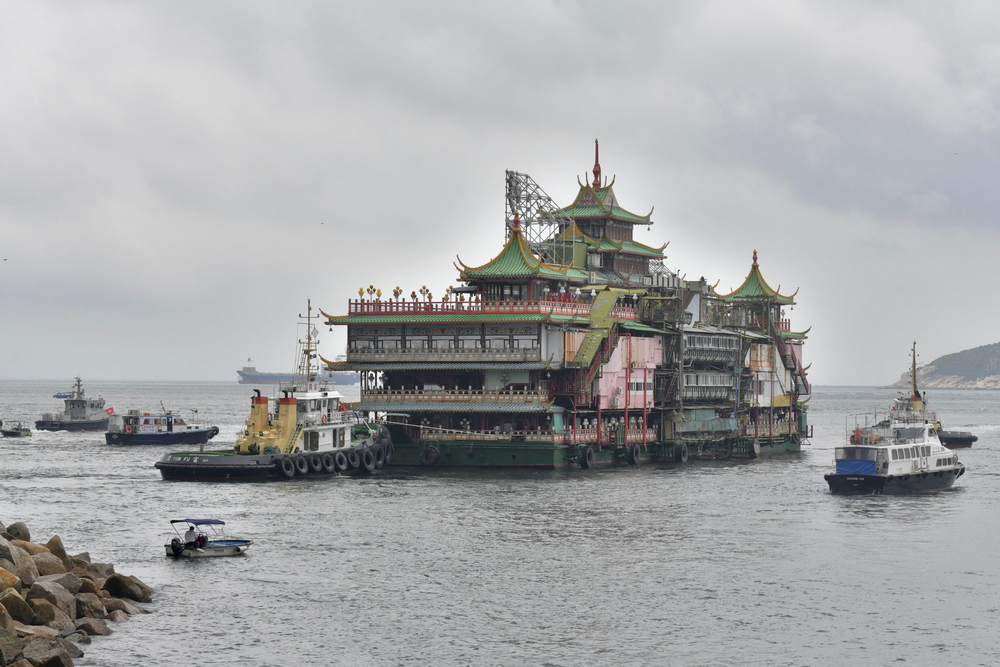 Jumbo Floating Restaurant capsizes in South China Sea