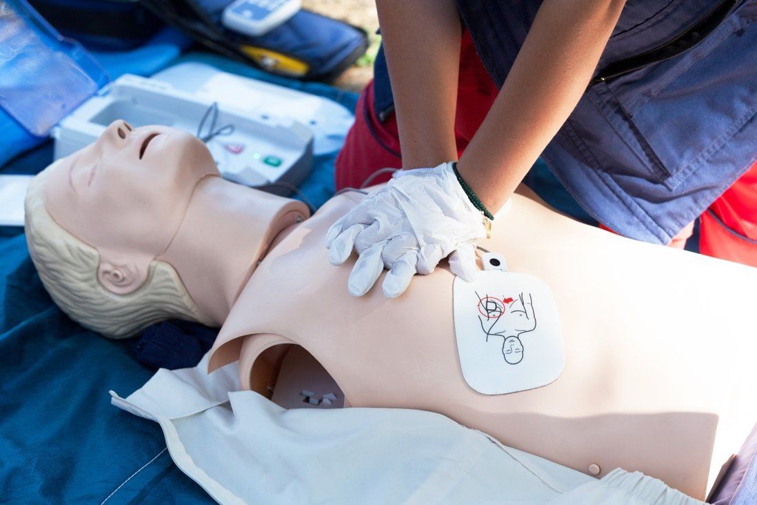 Few cardiac arrest patients outside hospitals in Hong Kong get CPR or AED in time