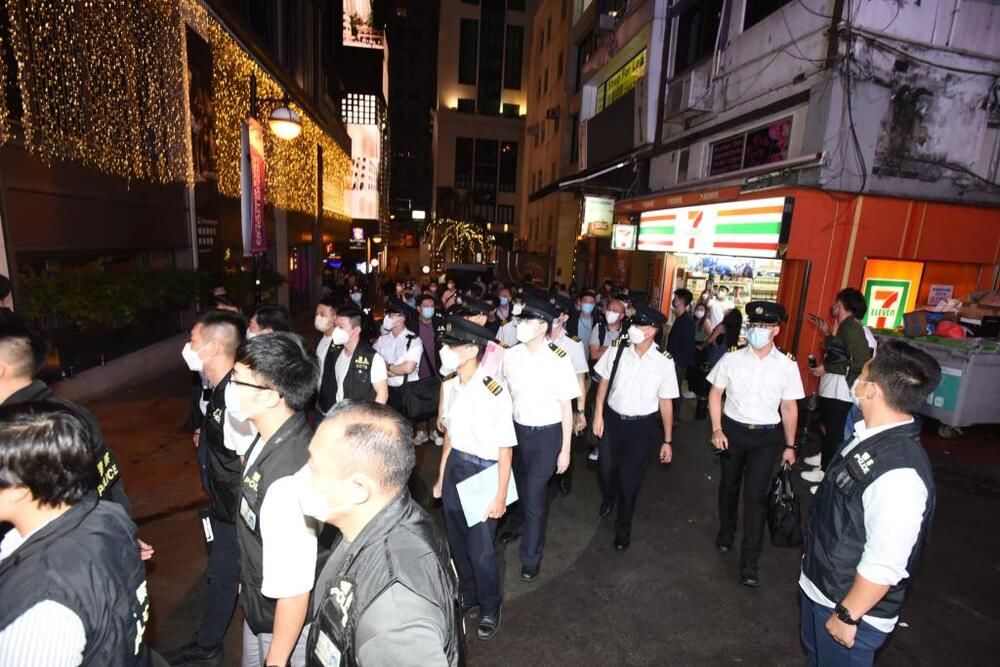 (In pictures) Police step up security after shooting in Central