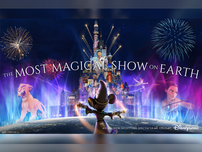 Applauding the stellar behind-the-scene heroes’ effort of the "Momentous” show at Hong Kong Disneyland Resort