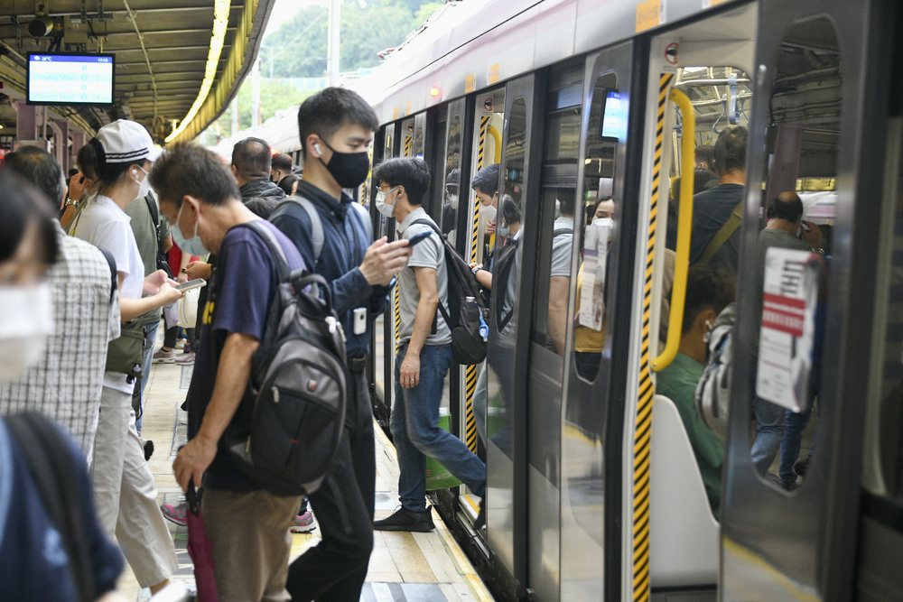 Nearly 70pc of citizens say trains more crowded: survey