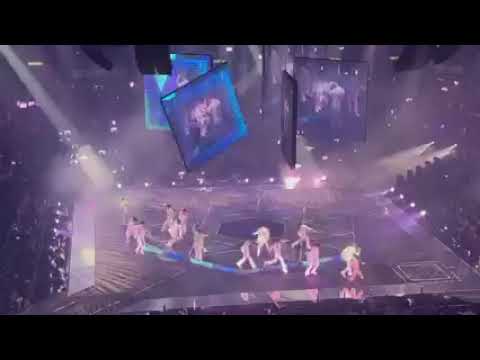 (Video) Two dancers injured as big screen suddenly falls off at Mirror's concert