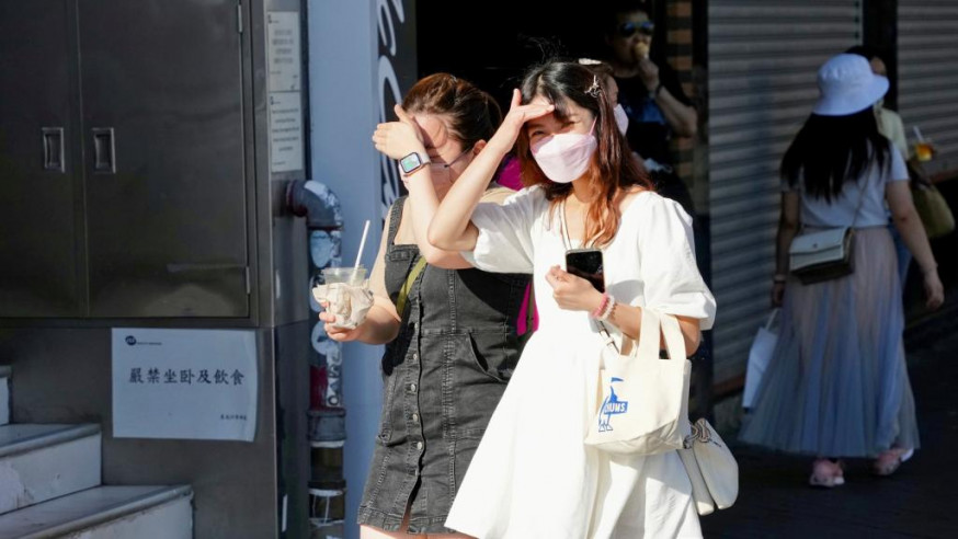 Scorching heat befalls HK as mercury hits 36 degrees Celsius on ‘Great Heat’ day
