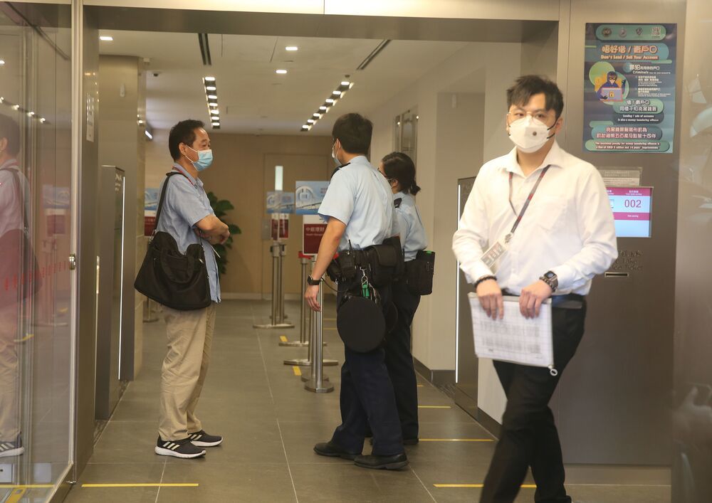 Two arrested after botched robbery at Tsim Sha Tsui bank