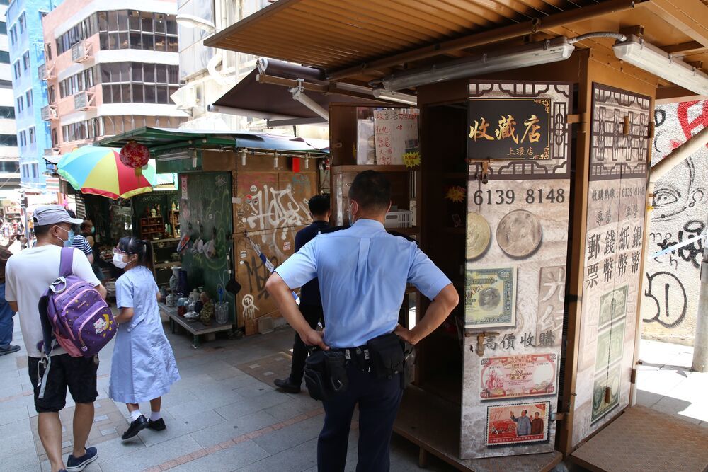 Collector’s stall in Sheung Wan robbed of HK$80,000 in coins and banknotes